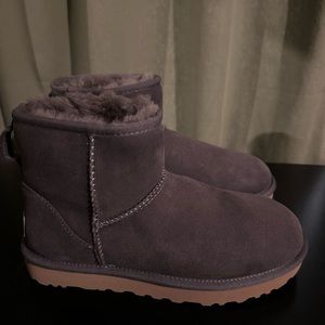 Ugg Classic Mini II Boots - Purple, Size 6, Never Worn